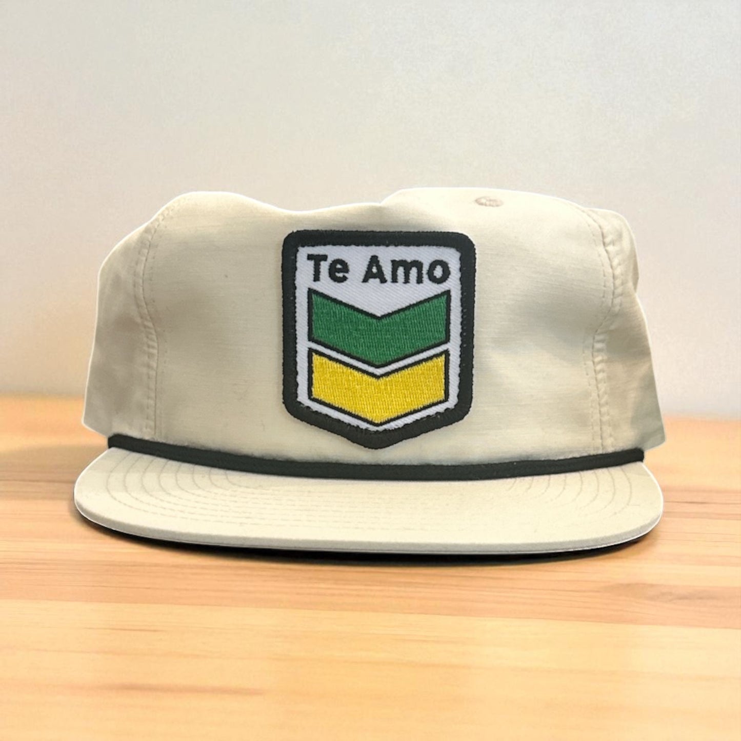 3 Bird Lifestyle Grandpa Rope Hat
• Off White with Black Rope • Te Amo (Jamaica) Patch