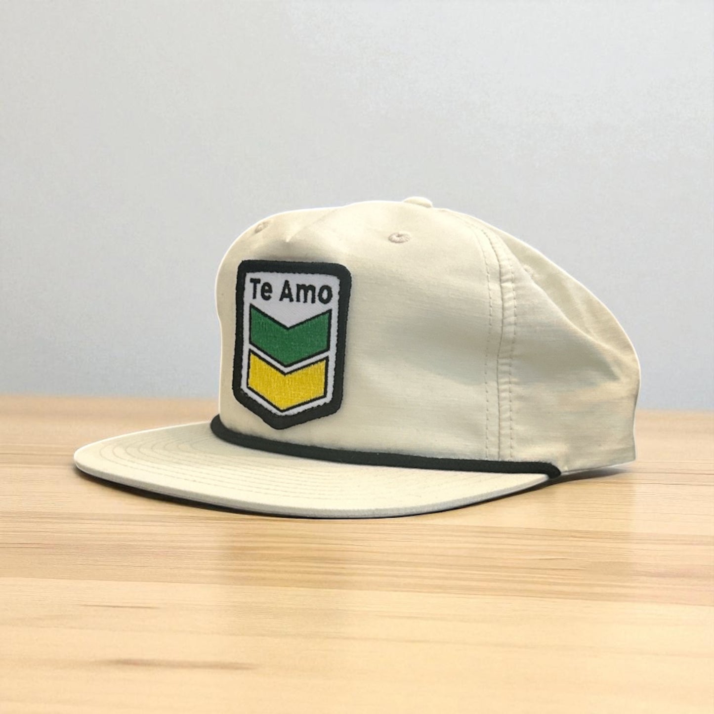 3 Bird Lifestyle Grandpa Rope Hat
• Off White with Black Rope • Te Amo (Jamaica) Patch