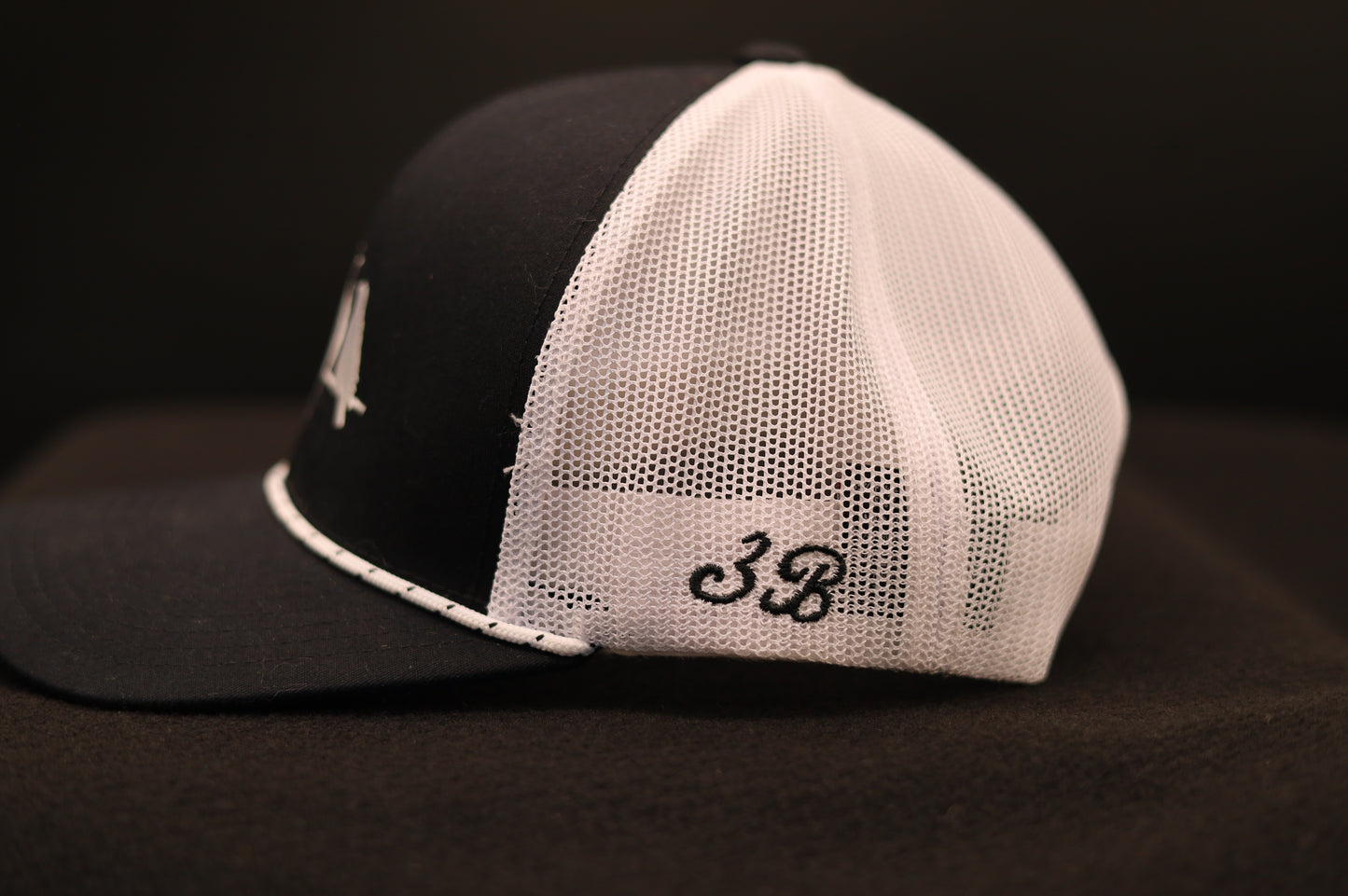 3 Bird Lifestyle Trucker Rope Hat • White Birds